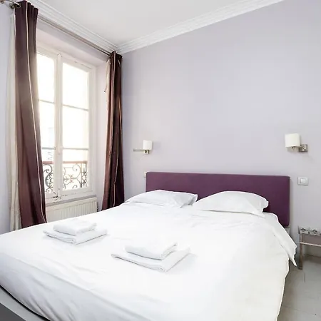 Private Apartment - Eiffel Tower - Pont De L'Alma Apartment *