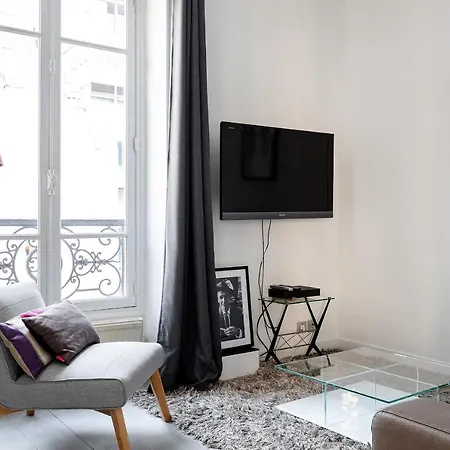 Private Apartment - Eiffel Tower - Pont De L'Alma Paris