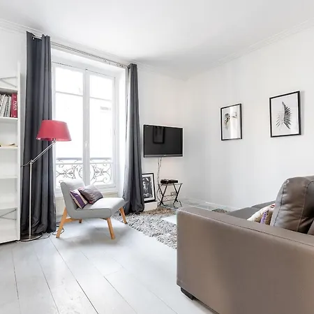 Private Apartment - Eiffel Tower - Pont De L'Alma Apartment *