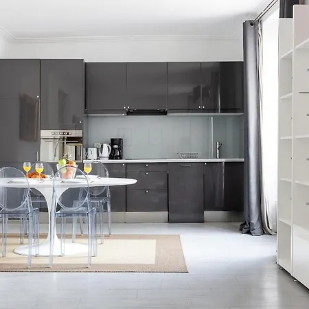 Private Apartment - Eiffel Tower - Pont De L'Alma