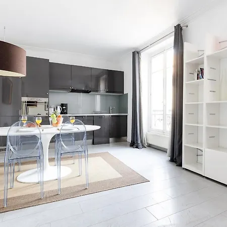 Private Apartment - Eiffel Tower - Pont De L'Alma Paris