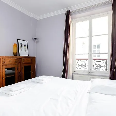 Private Apartment - Eiffel Tower - Pont De L'Alma * Paris