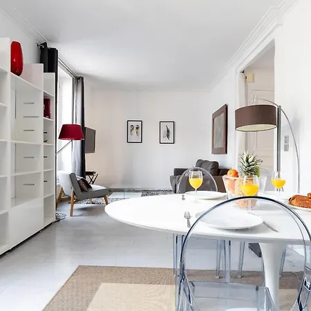 Private Apartment - Eiffel Tower - Pont De L'Alma Apartment *