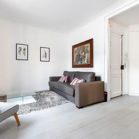 Private Apartment - Eiffel Tower - Pont De L'Alma Paris