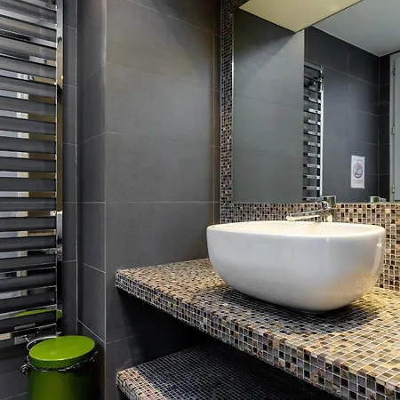 Private Apartment - Eiffel Tower - Pont De L'Alma Apartment Paris